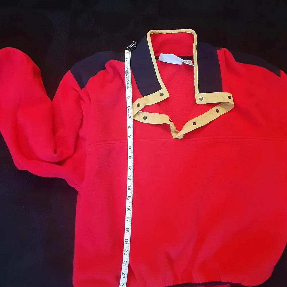 Marlboro Men's Red and Black Sweater - Picture 5 of 6